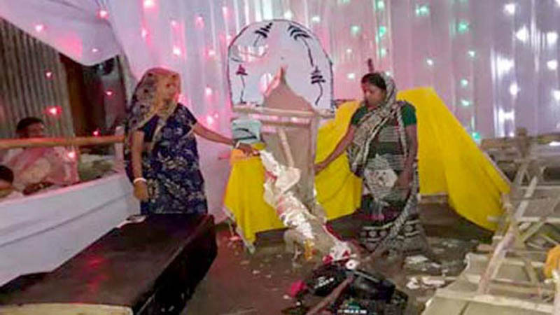 সোনারগাঁওয়ে লক্ষ্মী প্রতিমা ভাংচুর, আহত ১০