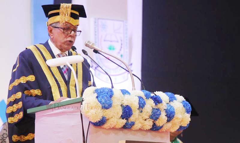 শুধু পাঠ্যপুস্তক অধ্যয়নে সীমাবদ্ধ থাকলেই চলবে না: রাষ্ট্রপতি