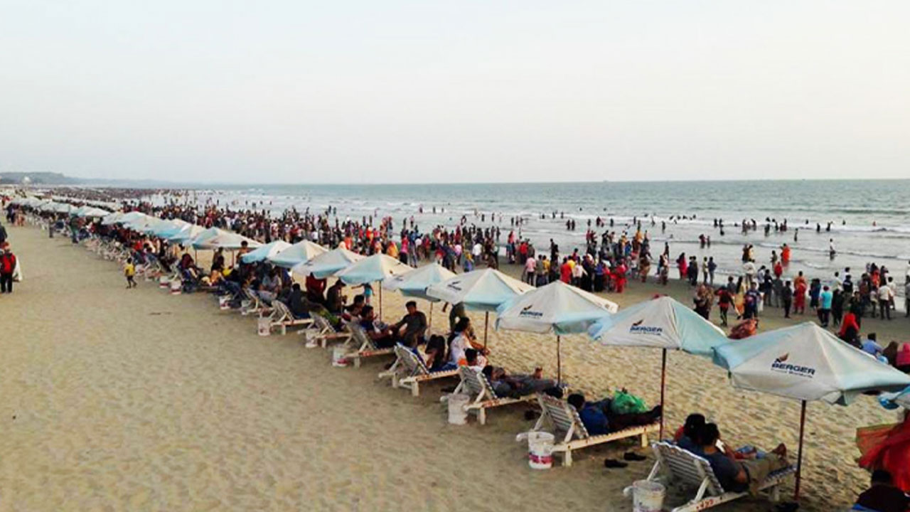 কক্সবাজারে হোটেলের কৃত্রিম সংকট তৈরি করে চলে ‘গলাকাটা’ বাণিজ্য