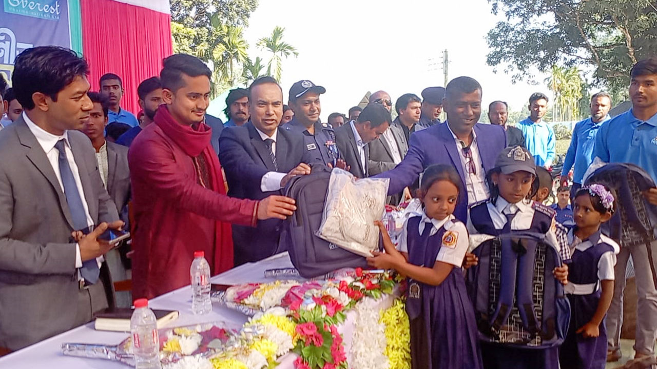 প্রাথমিকের শিক্ষকদের বেতন ১০ম গ্রেড হওয়া উচিত : সারজিস আলম