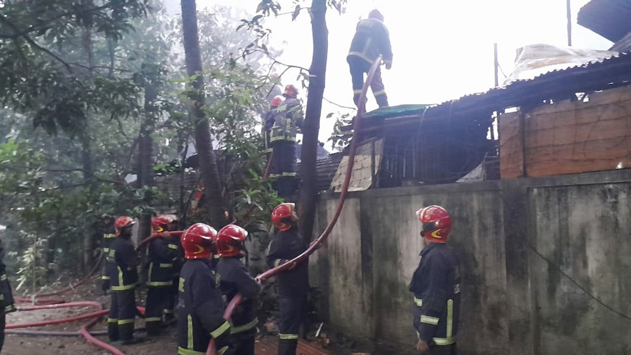 বনানীর বস্তির আগুন নিয়ন্ত্রণে