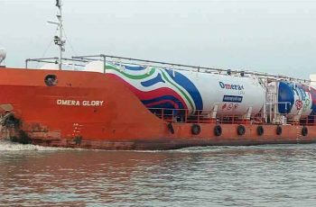 জাহাজে ৭ খুনের ঘটনায় মোংলায় নৌযান শ্রমিকদের কর্মবিরতি