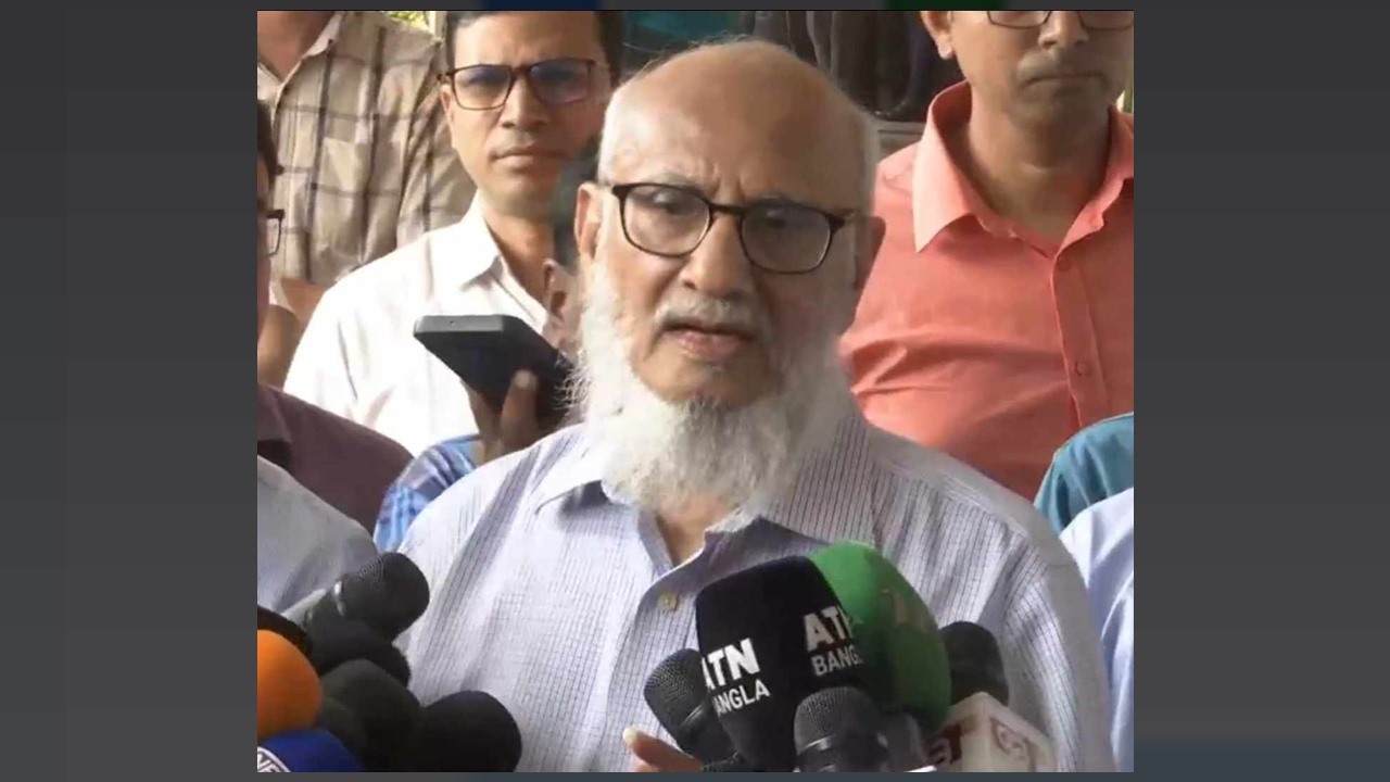 জনপ্রশাসন সংস্কার কমিশন চেয়ারম্যানের পদত্যাগ দাবি