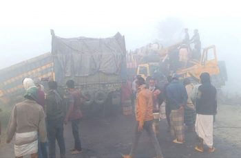 নাটোরে ঘন কুয়াশায় দুর্ঘটনার কবলে ৬ ট্রাক