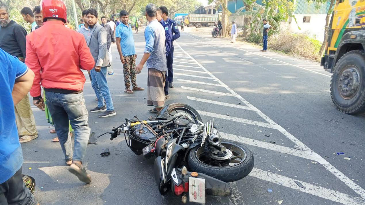 রাজশাহীতে বাসচাপায় স্বামী-স্ত্রীসহ তিনজন নিহত