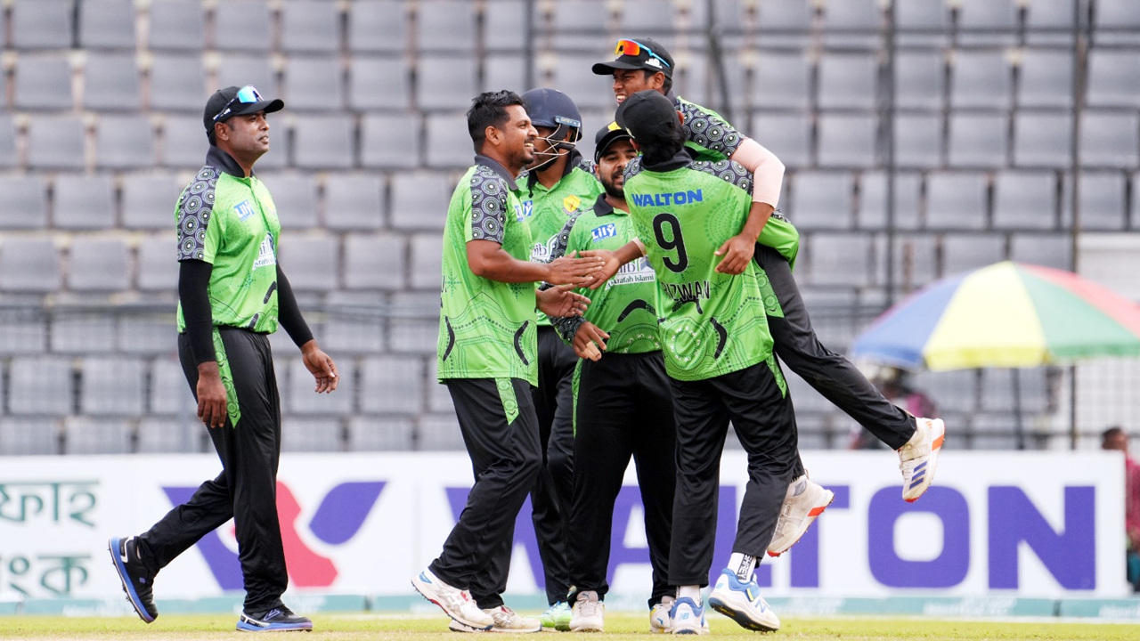 ঢাকা মেট্রোকে হারিয়ে ফাইনালে রংপুর