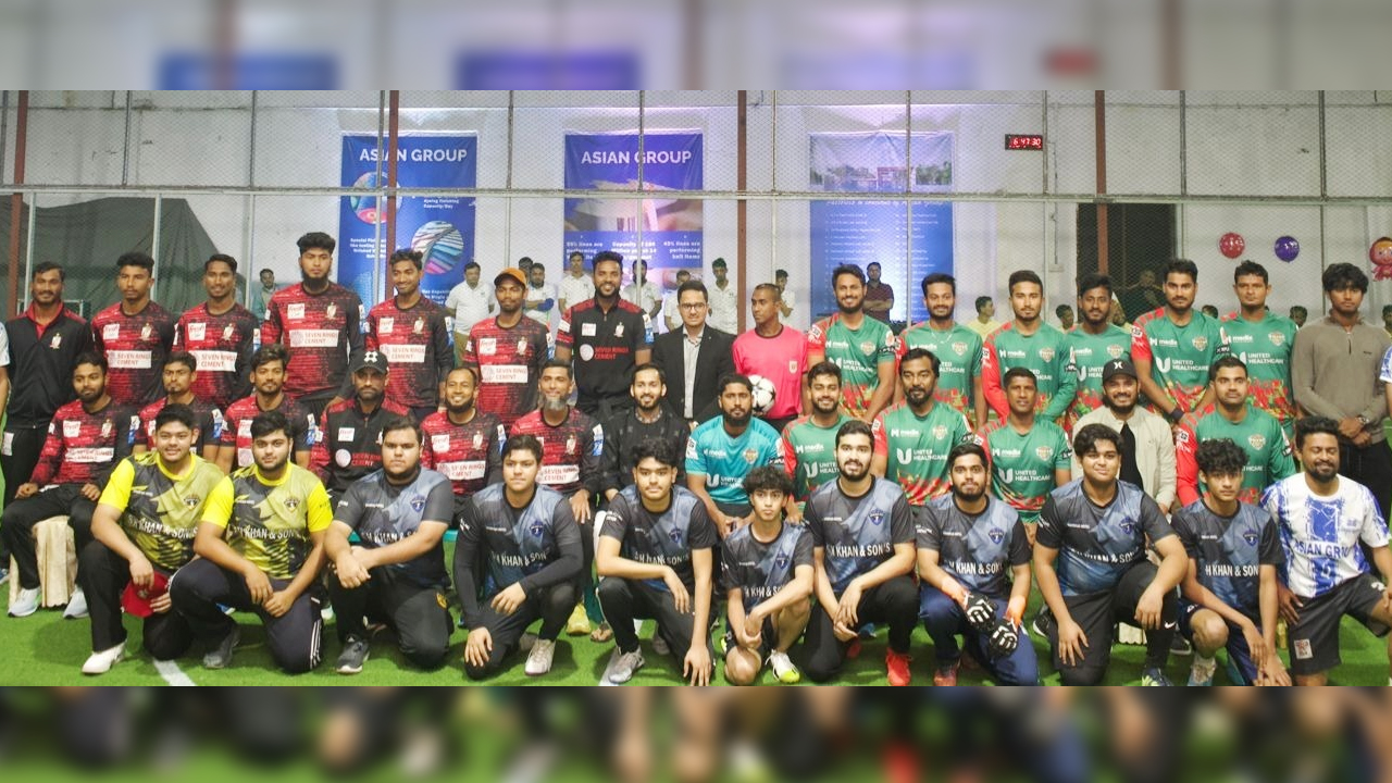 বিপিএল ম্যাচের আগে ফুটবলে মুখোমুখি বরিশাল-খুলনা