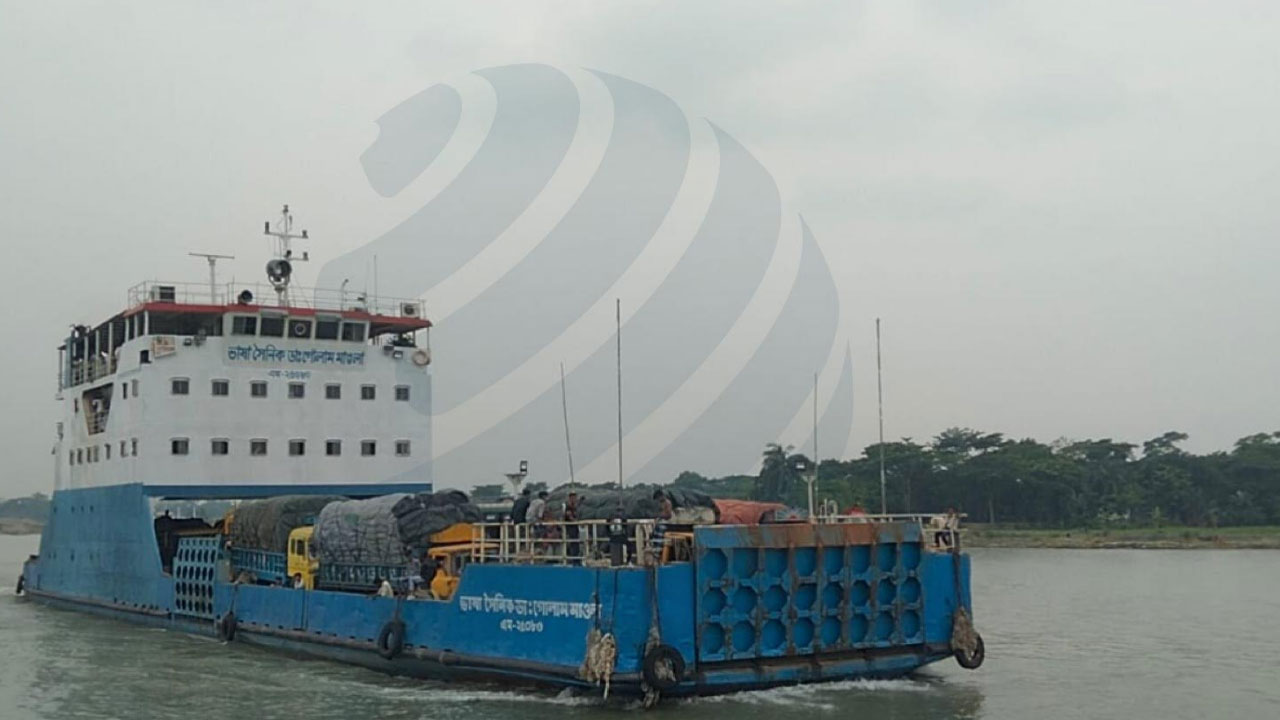 কুয়াশার কারণে শরীয়তপুর-চাঁদপুর নৌরুটে ফেরি চলাচল বন্ধ
