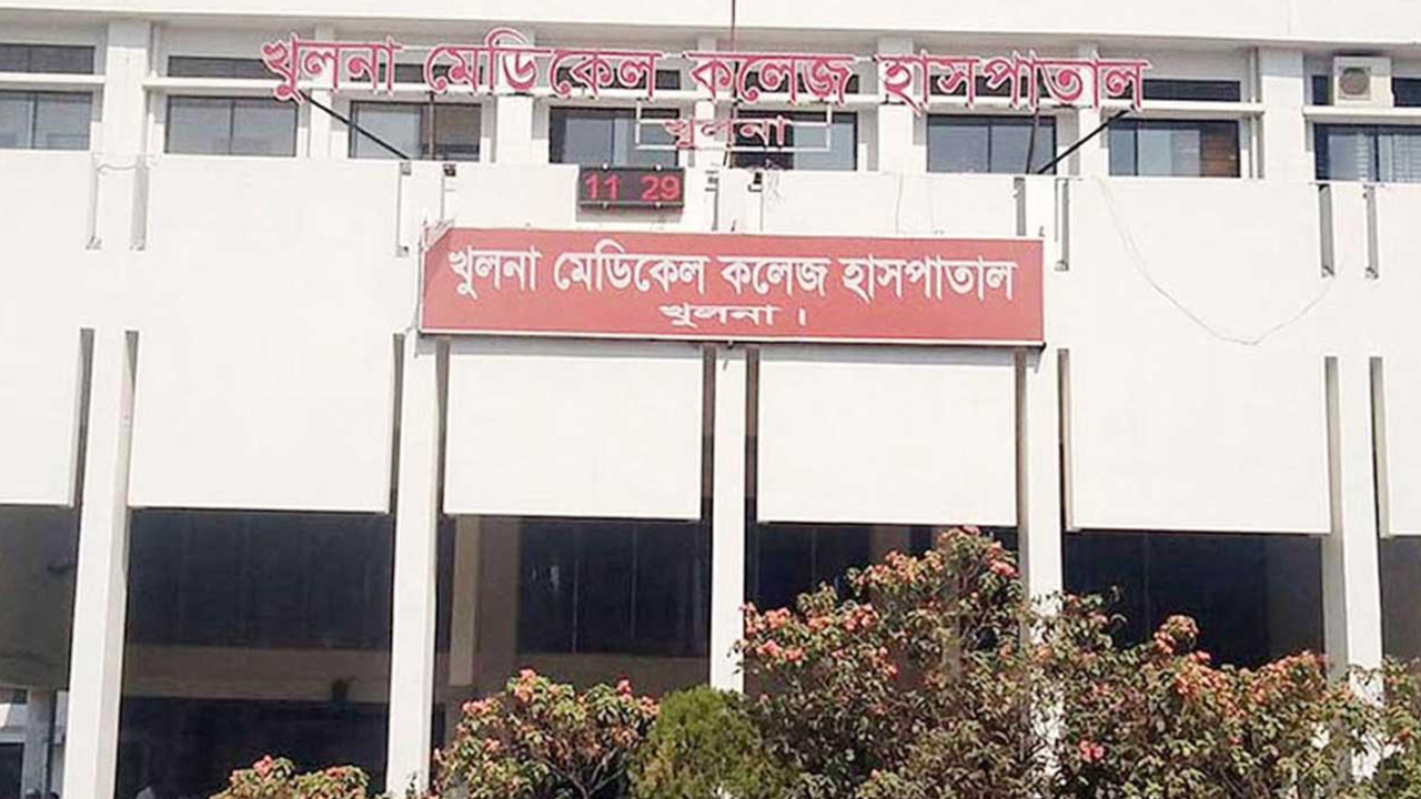 তুচ্ছ ঘটনা নিয়ে খুলনায় শিক্ষার্থীদের দুই পক্ষের সংঘর্ষ, আহত ৯