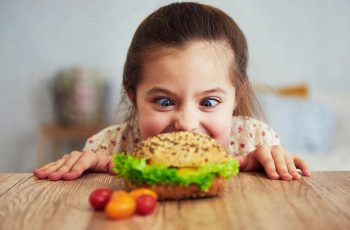 যেসব কারণে শিশুর ওজন বেড়ে যায়