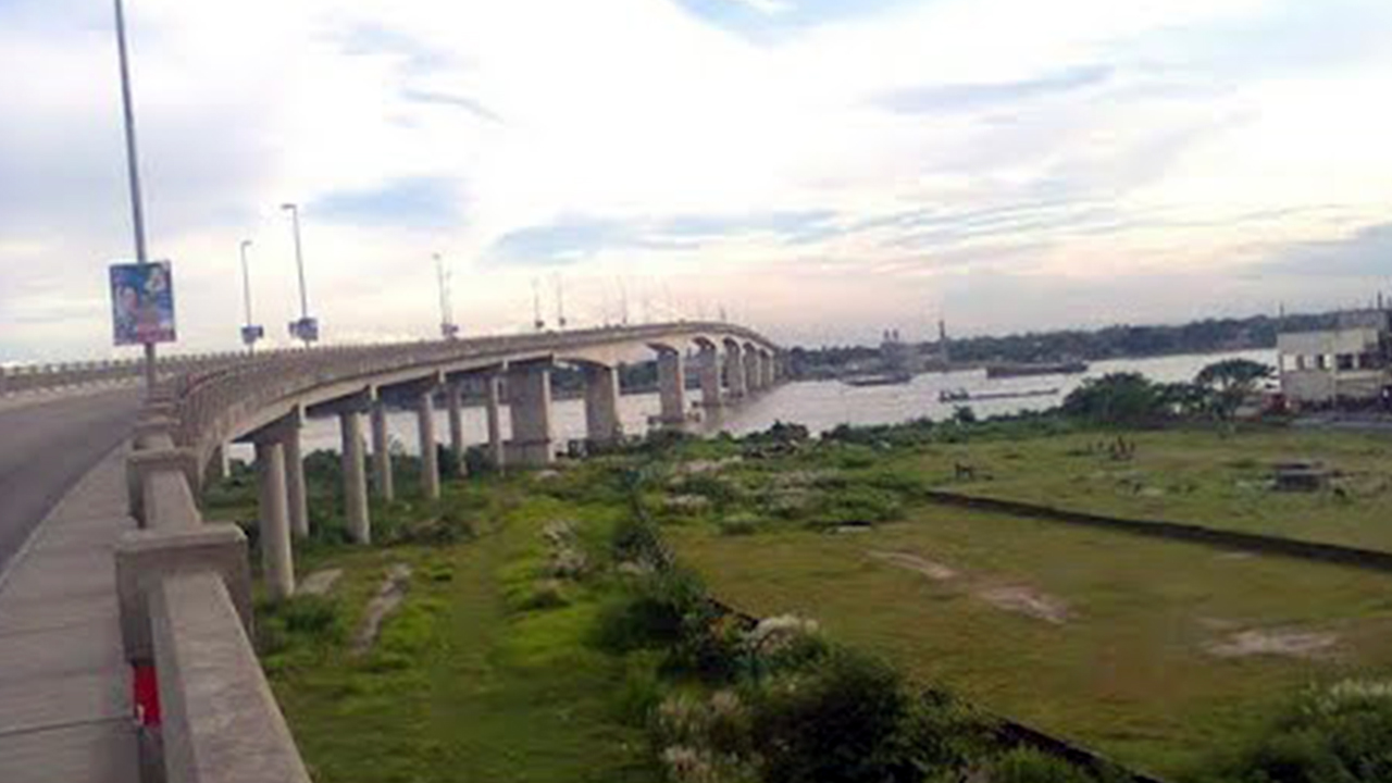 সেতু থেকে লাফিয়ে পড়ে যুবকের মৃত্যু