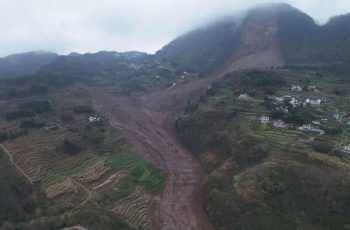 চীনে ভয়াবহ ভূমিধস, নিখোঁজ অন্তত ৩০